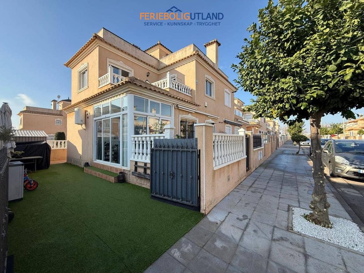 Pareado de 2 habitaciones en Torre de la Horadada en venta con piscina garaje - 254.900 € (Ref: 10006953)