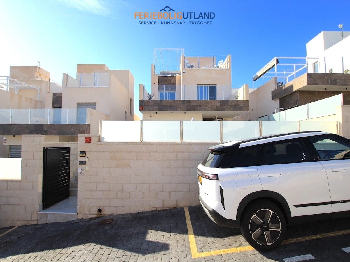 3 soveværelse Villa til salg i Villamartin med swimmingpool garage - € 375.000 (Ref: 10006960)