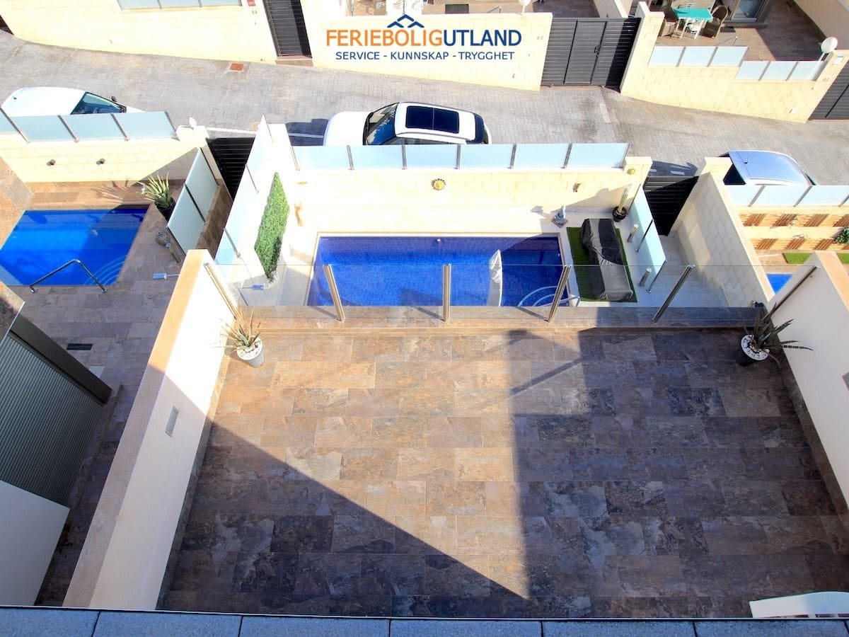 3 soveværelse Villa til salg i Villamartin med swimmingpool garage - € 375.000 (Ref: 10006960)