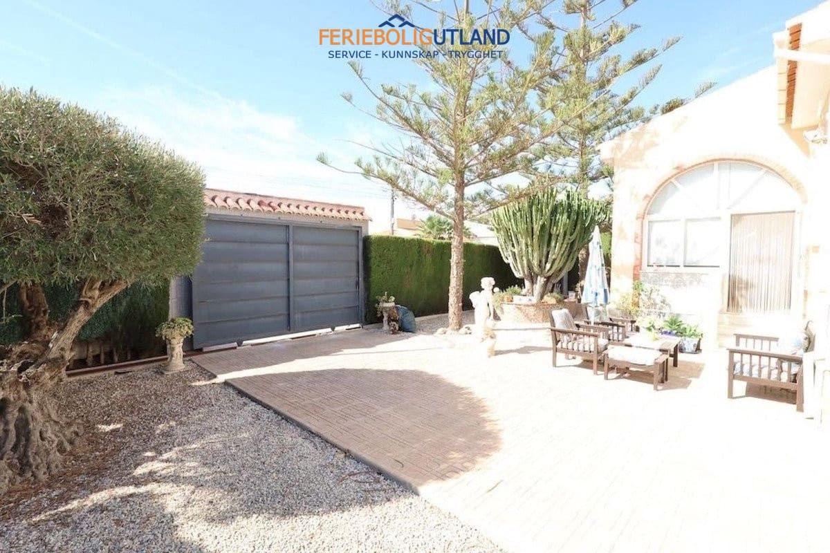 3 slaapkamer Villa te koop in Torrevieja met zwembad garage - € 479.000 (Ref: 10006961)