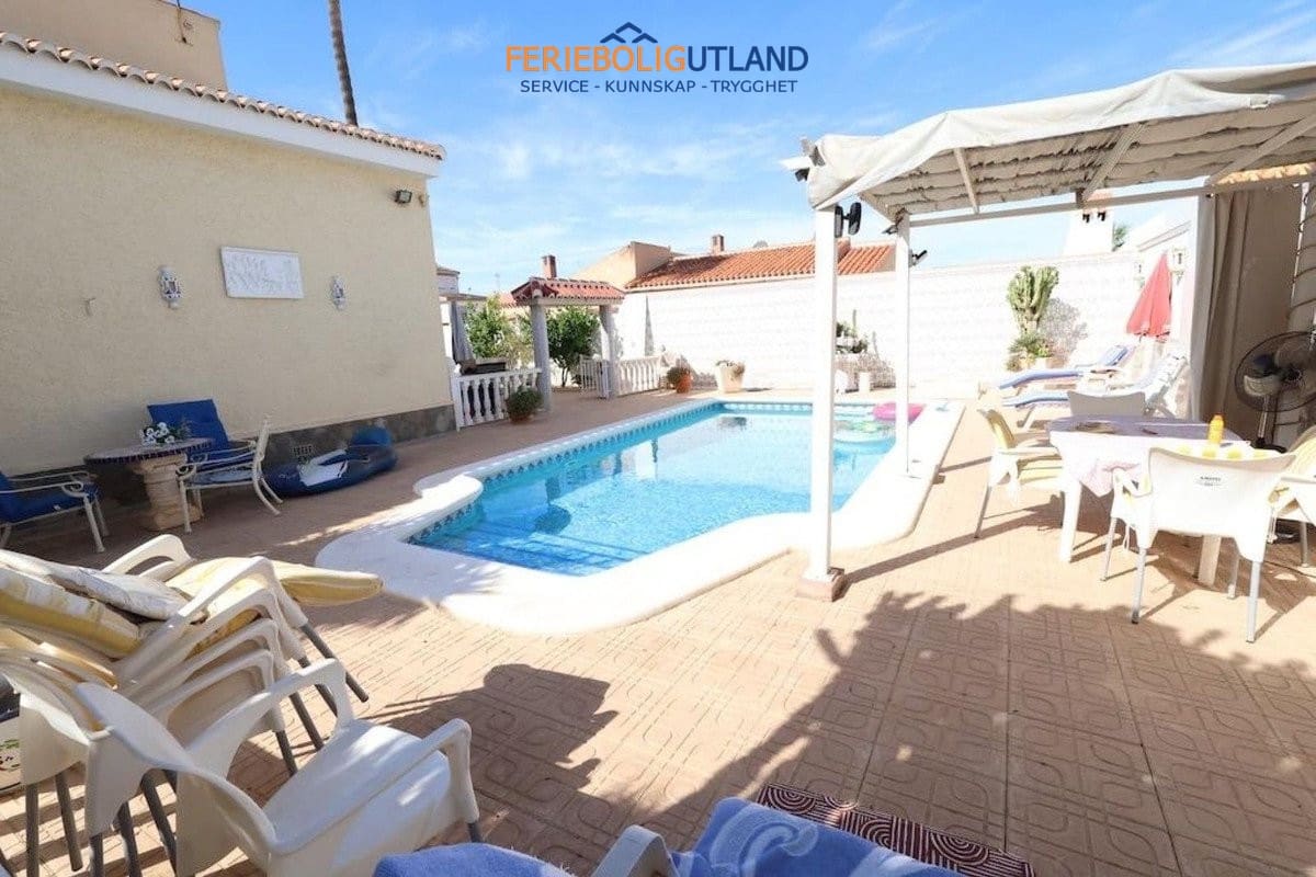 3 slaapkamer Villa te koop in Torrevieja met zwembad garage - € 479.000 (Ref: 10006961)