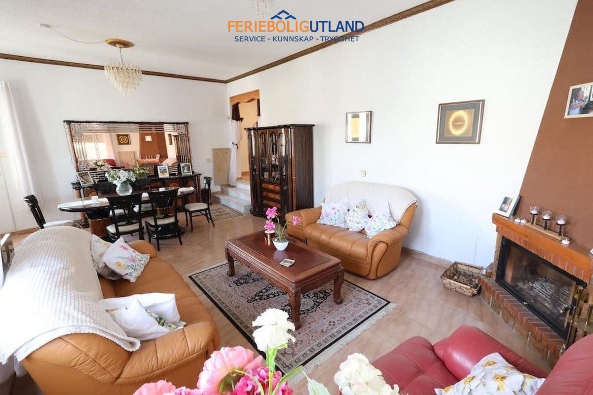 3 slaapkamer Villa te koop in Torrevieja met zwembad garage - € 479.000 (Ref: 10006961)