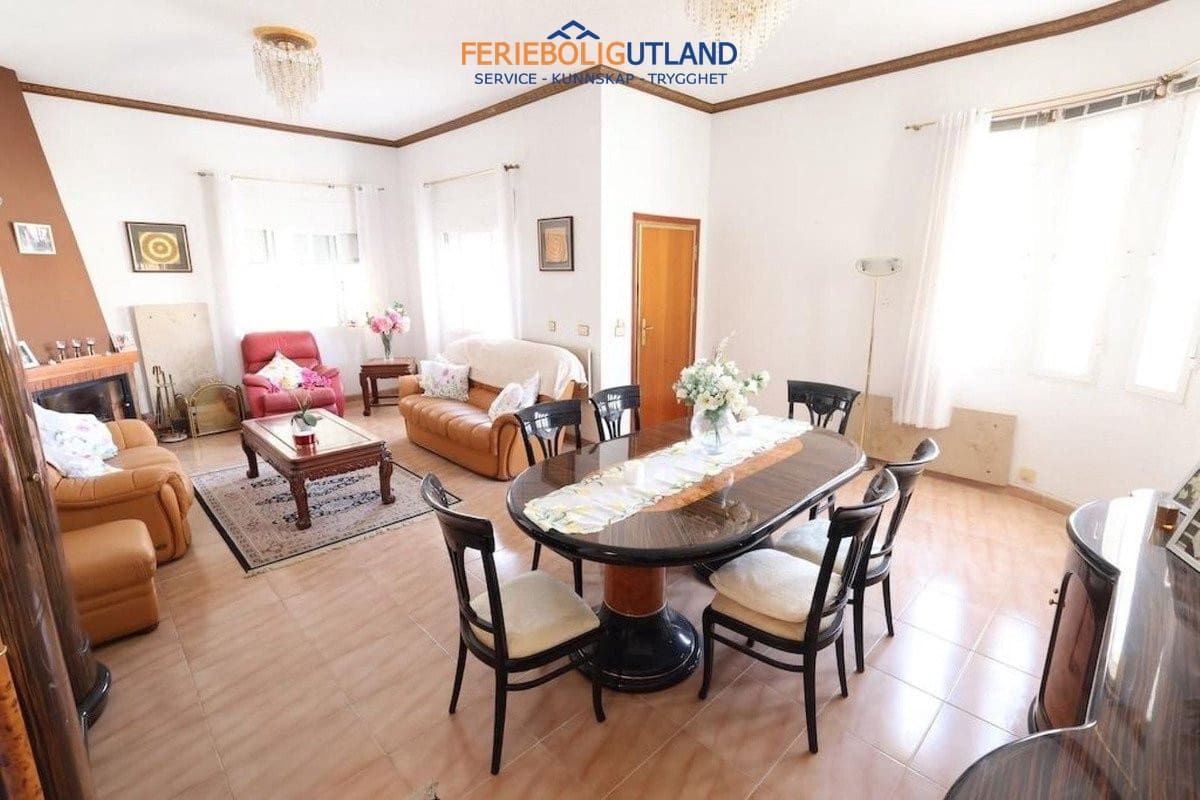3 slaapkamer Villa te koop in Torrevieja met zwembad garage - € 479.000 (Ref: 10006961)