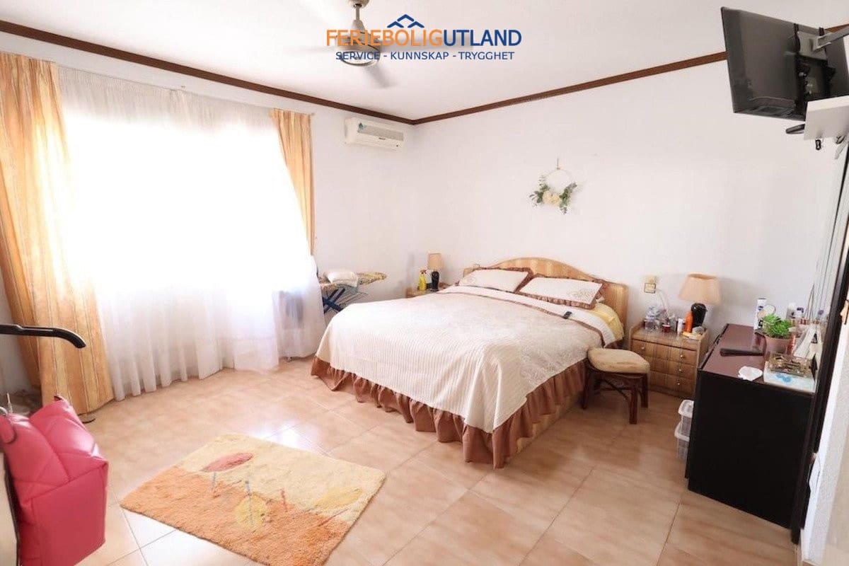 3 slaapkamer Villa te koop in Torrevieja met zwembad garage - € 479.000 (Ref: 10006961)