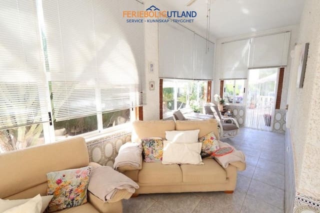 3 slaapkamer Villa te koop in El Chaparral, Torrevieja met zwembad garage - € 479.000 (Ref: 10006961)
