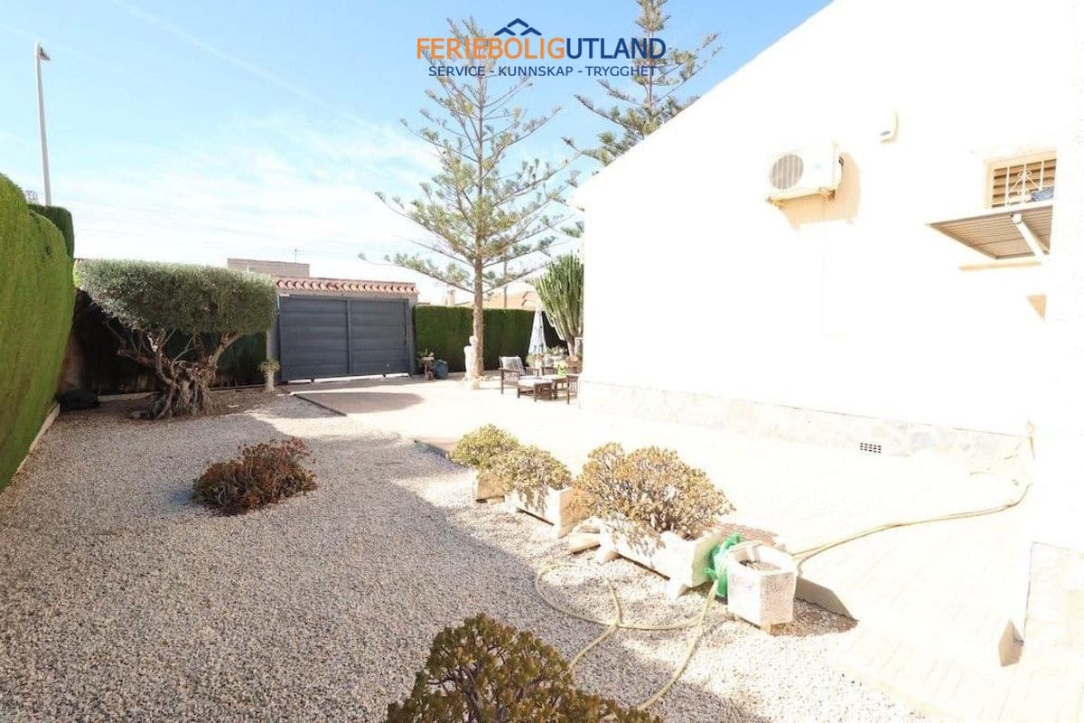 3 slaapkamer Villa te koop in Torrevieja met zwembad garage - € 479.000 (Ref: 10006961)
