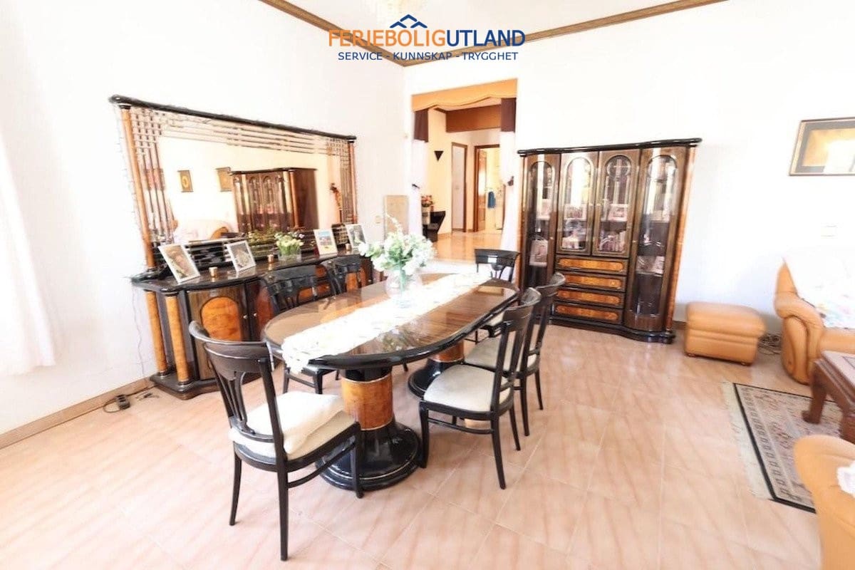 3 slaapkamer Villa te koop in Torrevieja met zwembad garage - € 479.000 (Ref: 10006961)