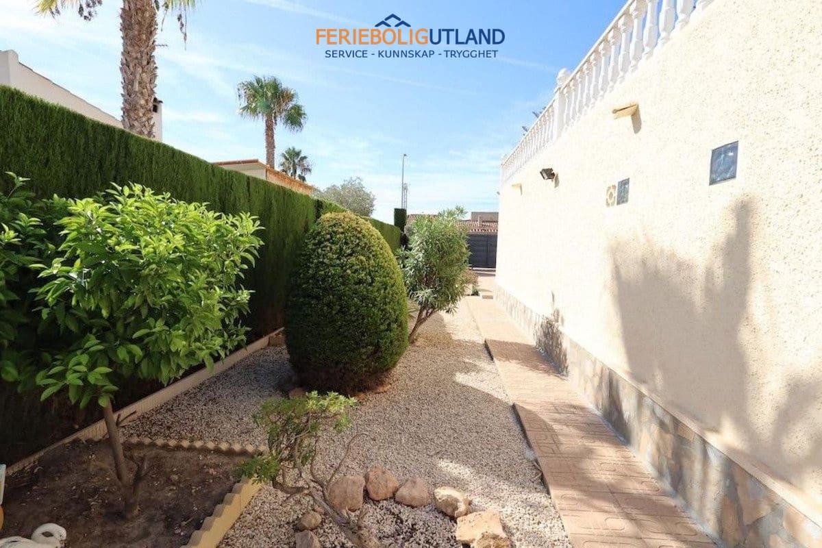 3 slaapkamer Villa te koop in Torrevieja met zwembad garage - € 479.000 (Ref: 10006961)