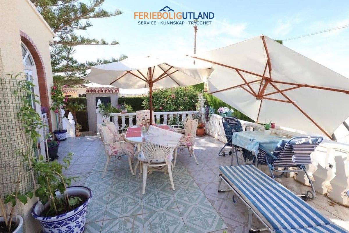 3 slaapkamer Villa te koop in Torrevieja met zwembad garage - € 479.000 (Ref: 10006961)