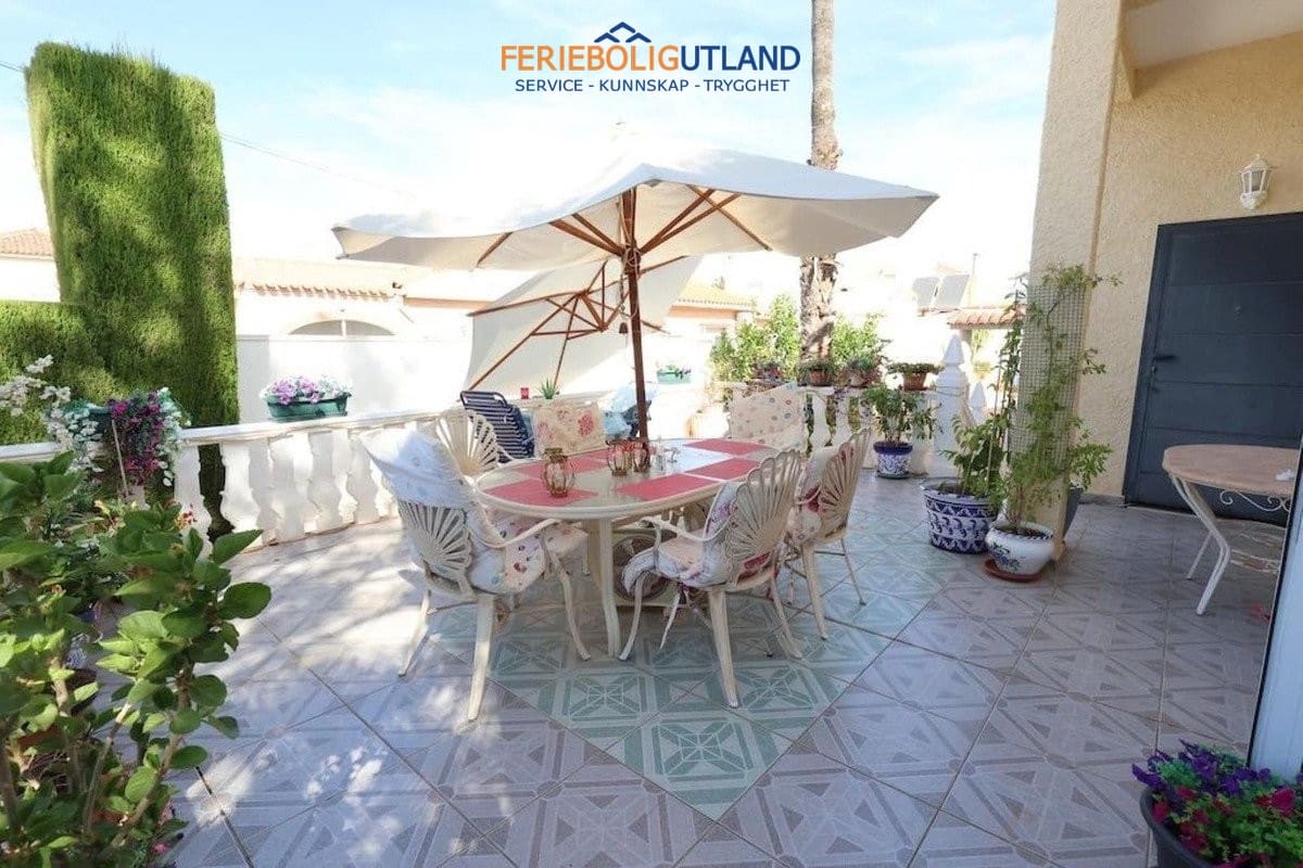 3 slaapkamer Villa te koop in Torrevieja met zwembad garage - € 479.000 (Ref: 10006961)