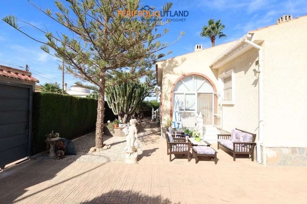 3 slaapkamer Villa te koop in Torrevieja met zwembad garage - € 479.000 (Ref: 10006961)