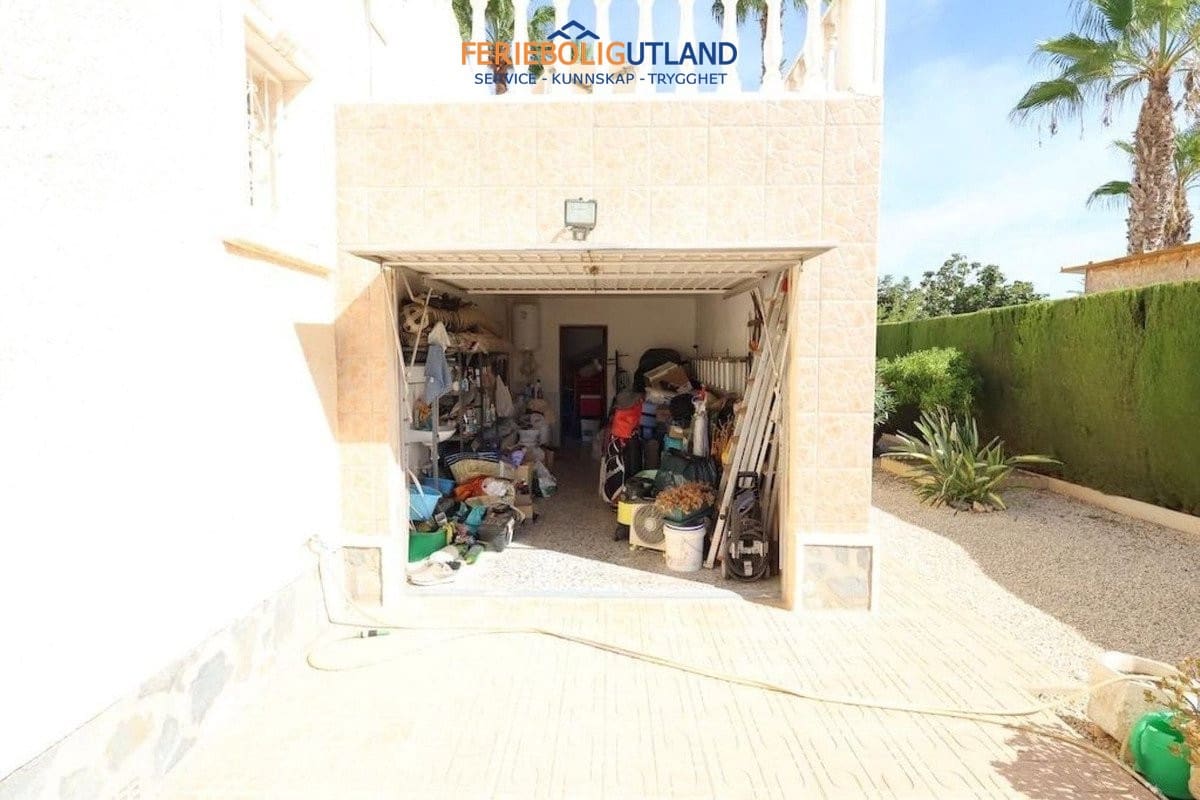 3 slaapkamer Villa te koop in Torrevieja met zwembad garage - € 479.000 (Ref: 10006961)