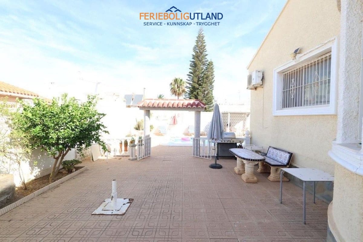 3 slaapkamer Villa te koop in Torrevieja met zwembad garage - € 479.000 (Ref: 10006961)