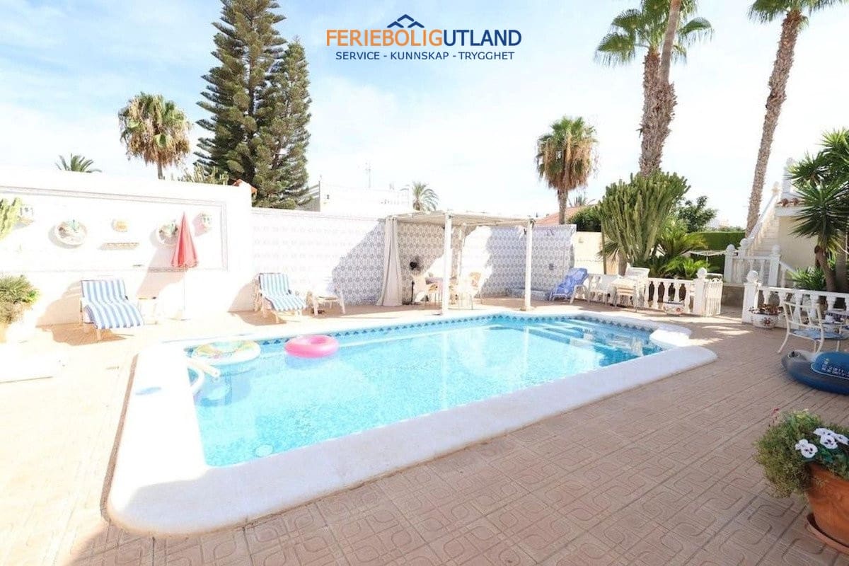 3 slaapkamer Villa te koop in Torrevieja met zwembad garage - € 479.000 (Ref: 10006961)