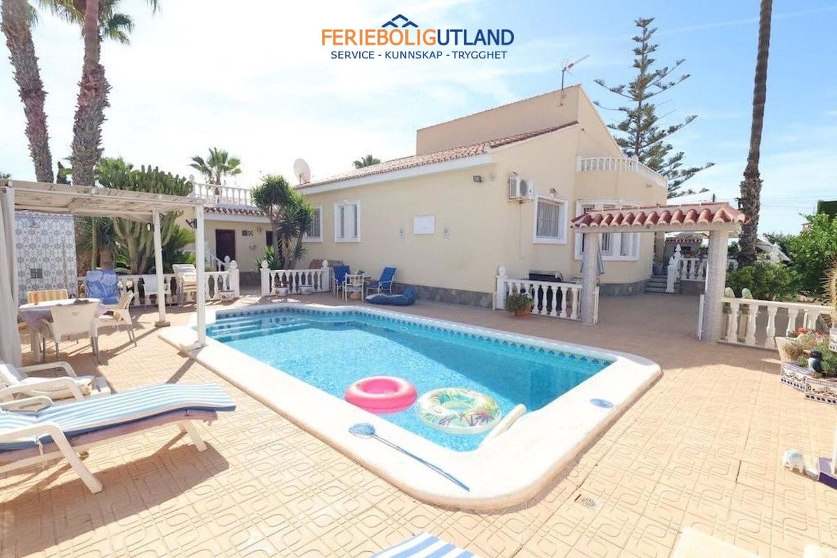 3 slaapkamer Villa te koop in Torrevieja met zwembad garage - € 479.000 (Ref: 10006961)