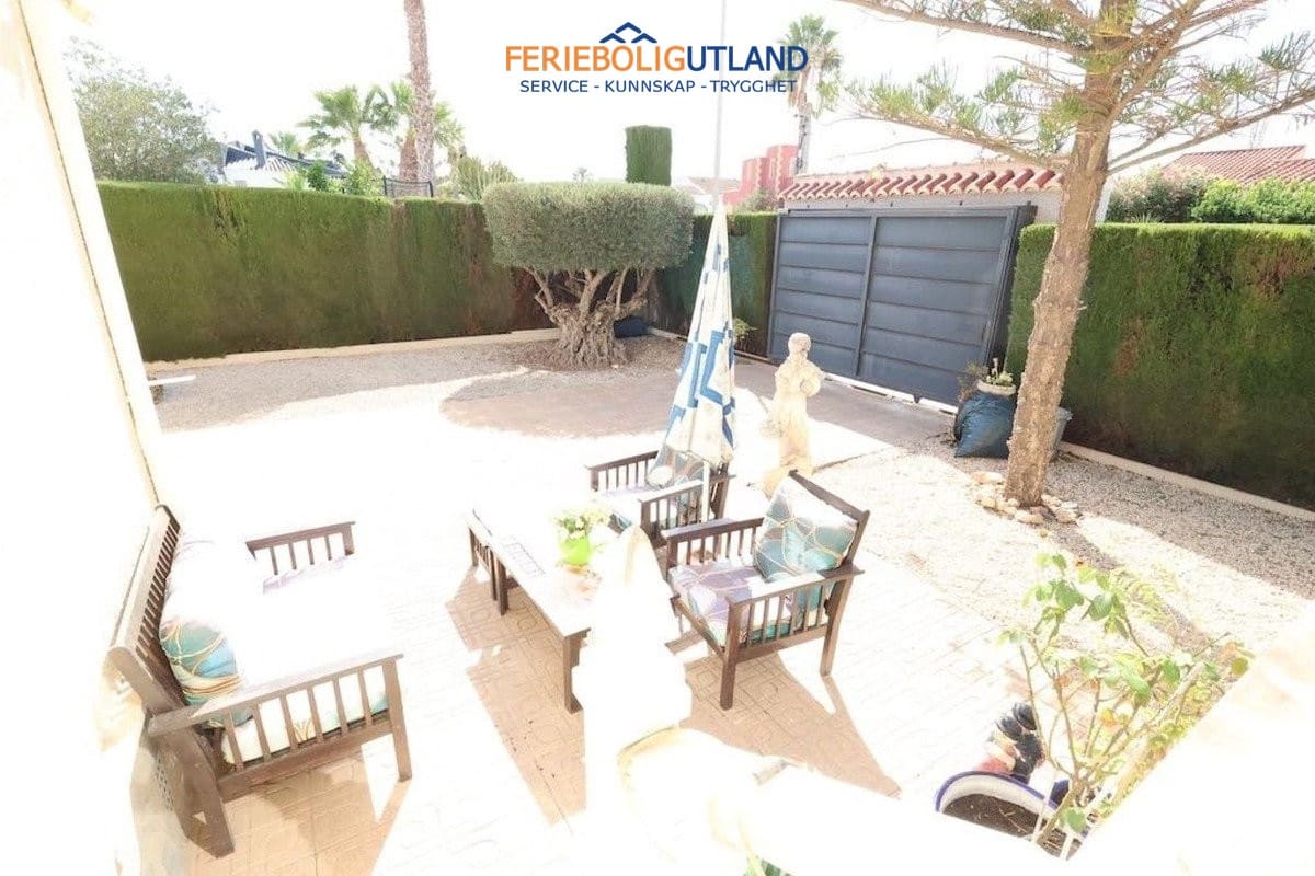 3 slaapkamer Villa te koop in Torrevieja met zwembad garage - € 479.000 (Ref: 10006961)