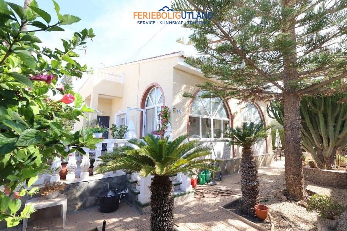 3 slaapkamer Villa te koop in Torrevieja met zwembad garage - € 479.000 (Ref: 10006961)