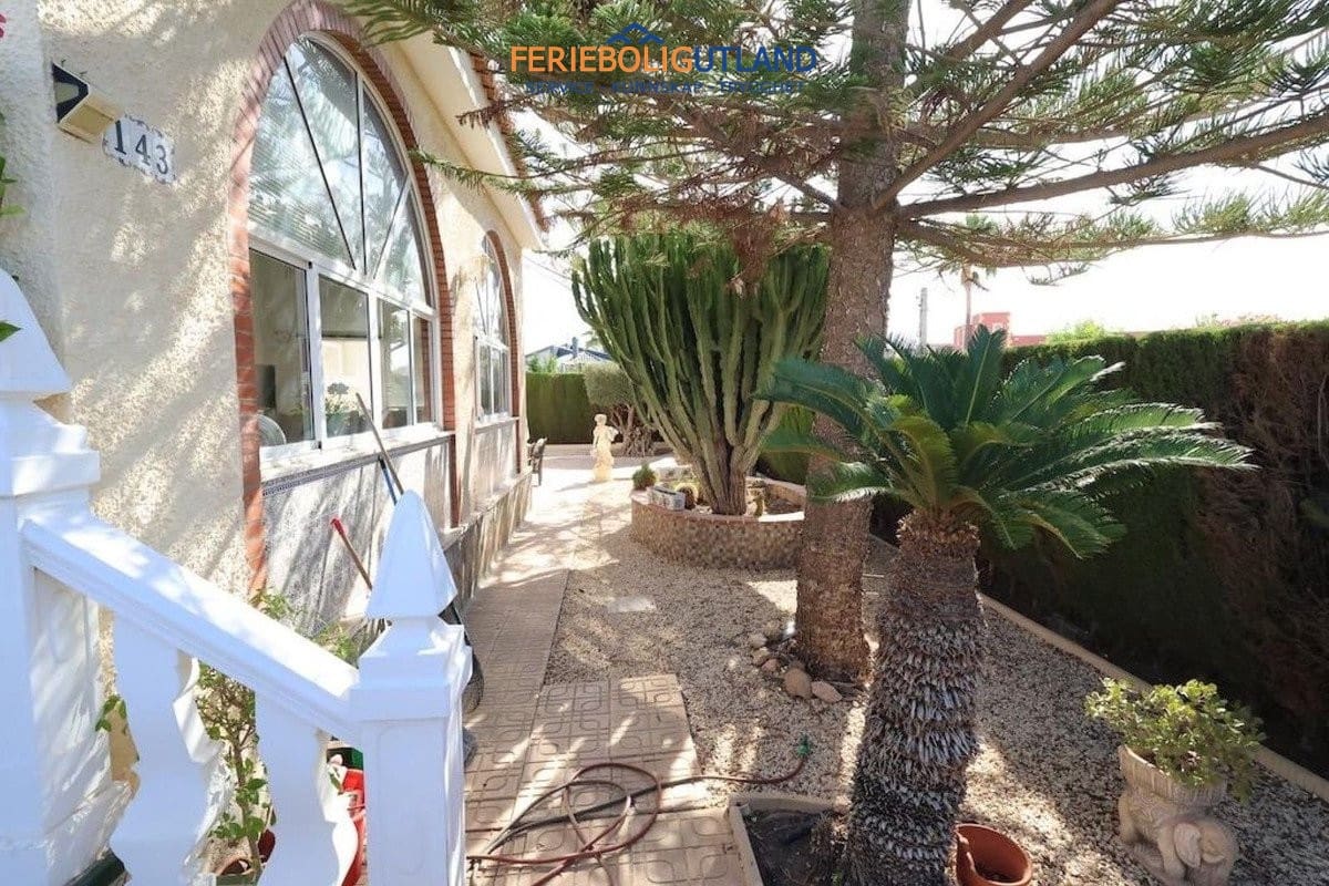 3 slaapkamer Villa te koop in Torrevieja met zwembad garage - € 479.000 (Ref: 10006961)