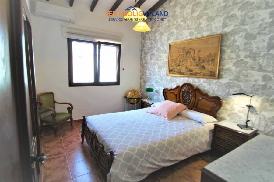 9 Zimmer Villa zu verkaufen in Cabo Roig mit Pool Garage - 674.000 € (Ref: 10006968)