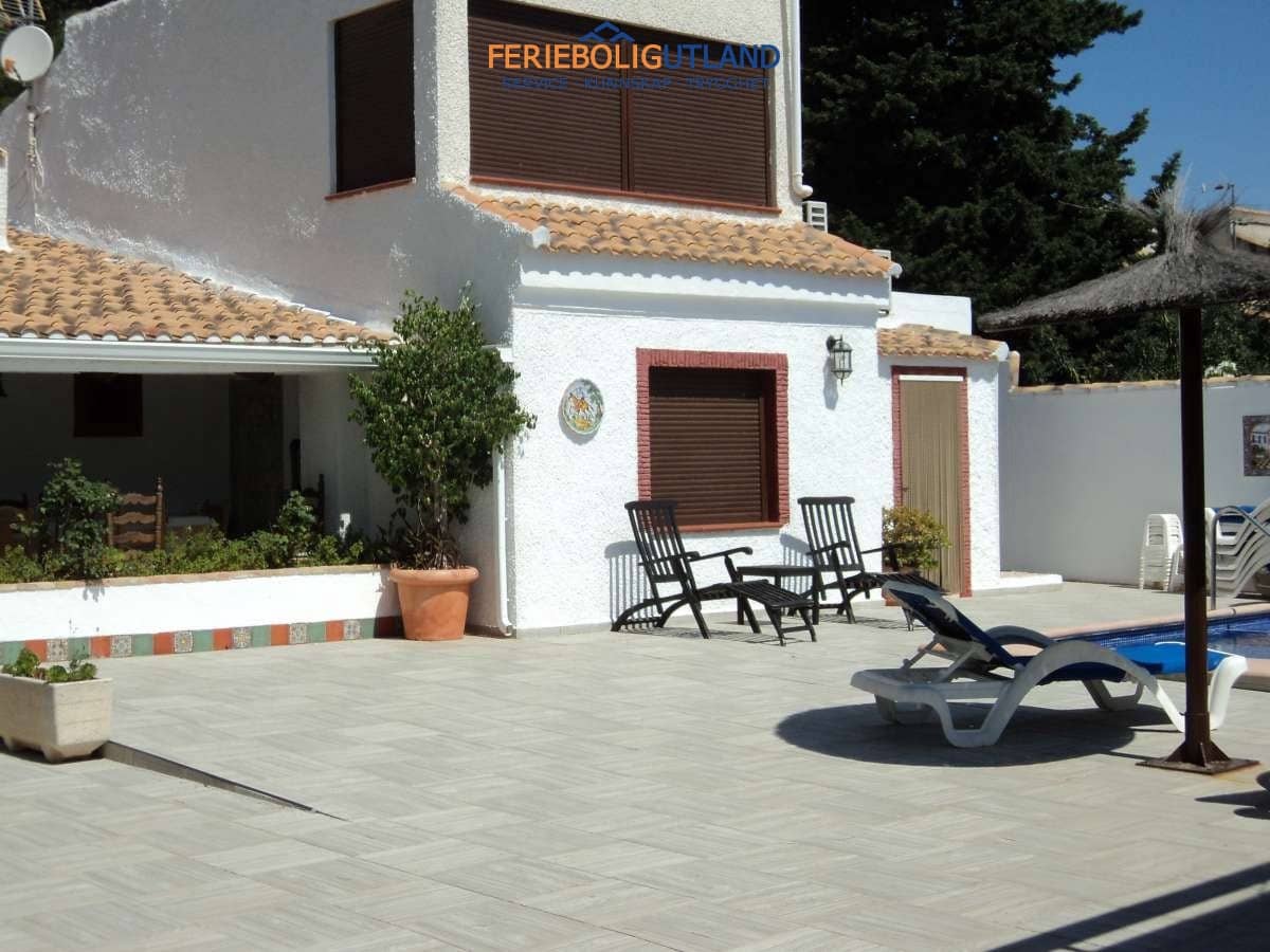 9 Zimmer Villa zu verkaufen in Cabo Roig mit Pool Garage - 674.000 € (Ref: 10006968)