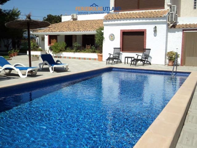 9 Zimmer Villa zu verkaufen in Cabo Roig, Orihuela mit Pool Garage - 674.000 € (Ref: 10006968)