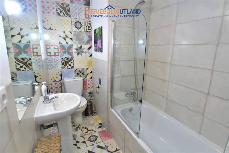 9 Zimmer Villa zu verkaufen in Cabo Roig mit Pool Garage - 674.000 € (Ref: 10006968)