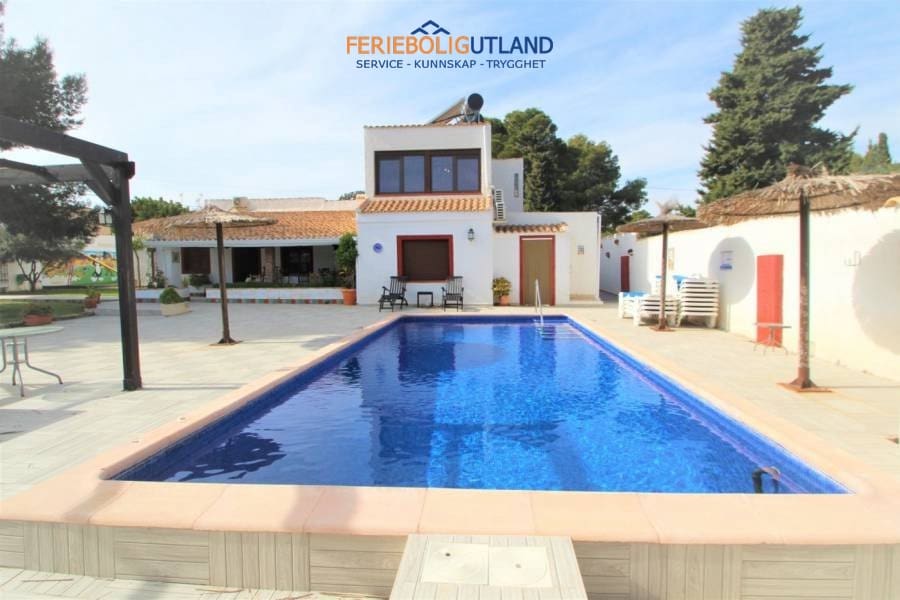 9 Zimmer Villa zu verkaufen in Cabo Roig mit Pool Garage - 674.000 € (Ref: 10006968)