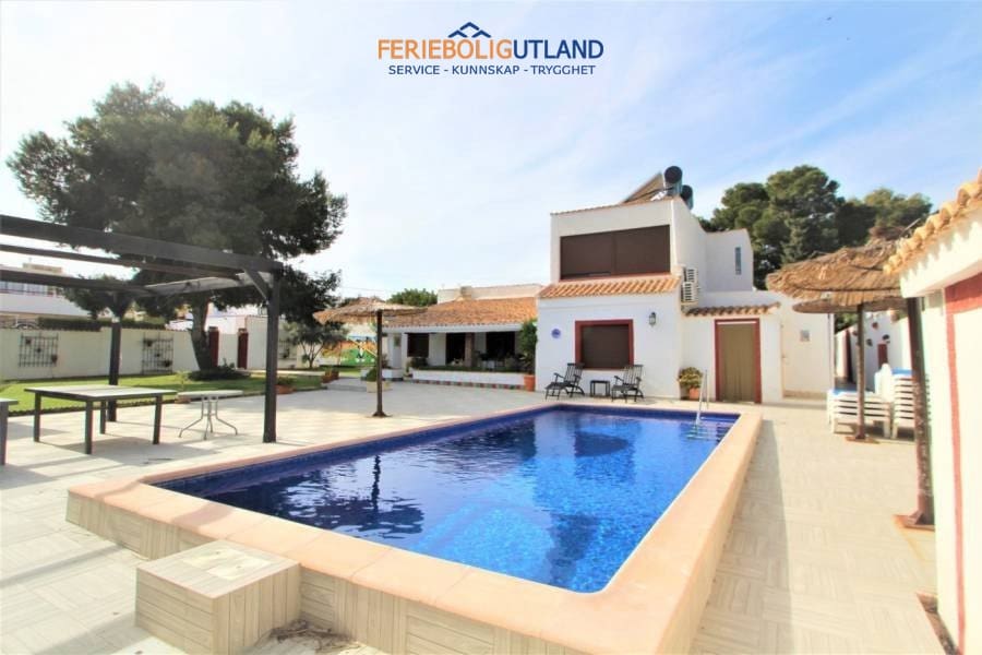 9 Zimmer Villa zu verkaufen in Cabo Roig mit Pool Garage - 674.000 € (Ref: 10006968)