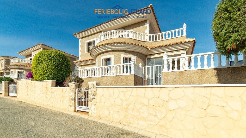 2 sypialnia Willa na sprzedaż w Los Balcones z basenem garażem - 290 000 € (Ref: 10006969)