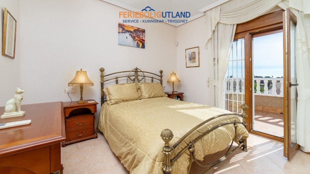 2 sypialnia Willa na sprzedaż w Los Balcones z basenem garażem - 290 000 € (Ref: 10006969)
