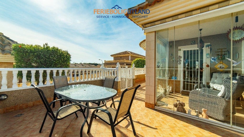 2 sypialnia Willa na sprzedaż w Los Balcones z basenem garażem - 290 000 € (Ref: 10006969)