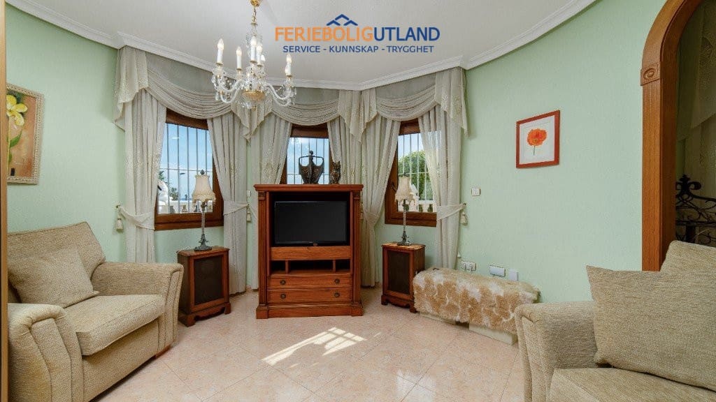 2 sypialnia Willa na sprzedaż w Los Balcones z basenem garażem - 290 000 € (Ref: 10006969)