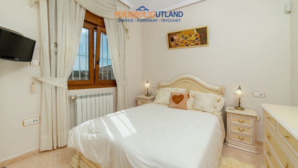 2 sypialnia Willa na sprzedaż w Los Balcones z basenem garażem - 290 000 € (Ref: 10006969)