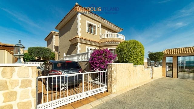 2 sypialnia Willa na sprzedaż w Los Balcones z basenem garażem - 290 000 € (Ref: 10006969)