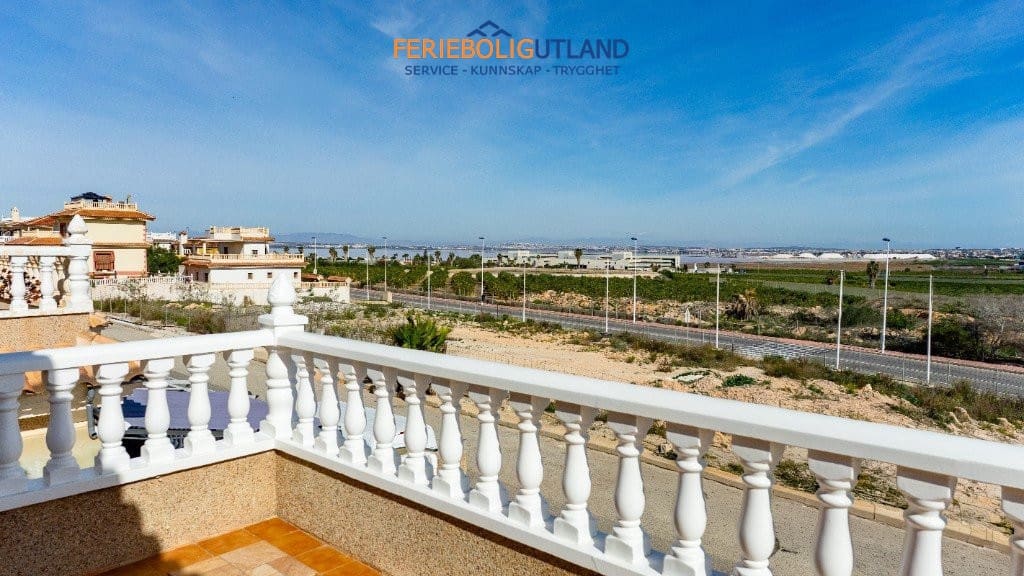 2 sypialnia Willa na sprzedaż w Los Balcones z basenem garażem - 290 000 € (Ref: 10006969)