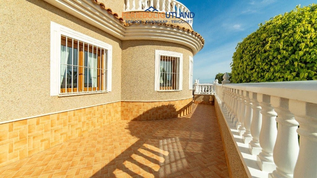2 sypialnia Willa na sprzedaż w Los Balcones z basenem garażem - 290 000 € (Ref: 10006969)