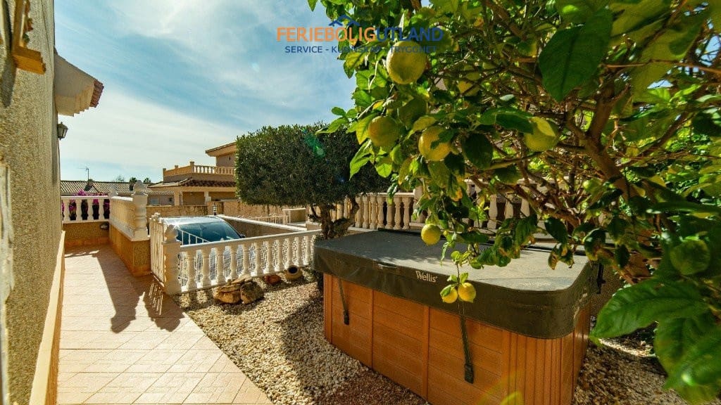 2 sypialnia Willa na sprzedaż w Los Balcones z basenem garażem - 290 000 € (Ref: 10006969)
