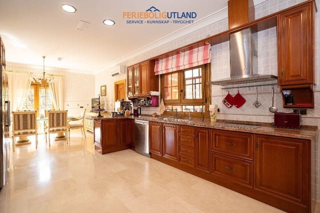 7 slaapkamer Villa te koop in Dehesa de Campoamor, Orihuela met zwembad garage - € 1.500.000 (Ref: 10006977)
