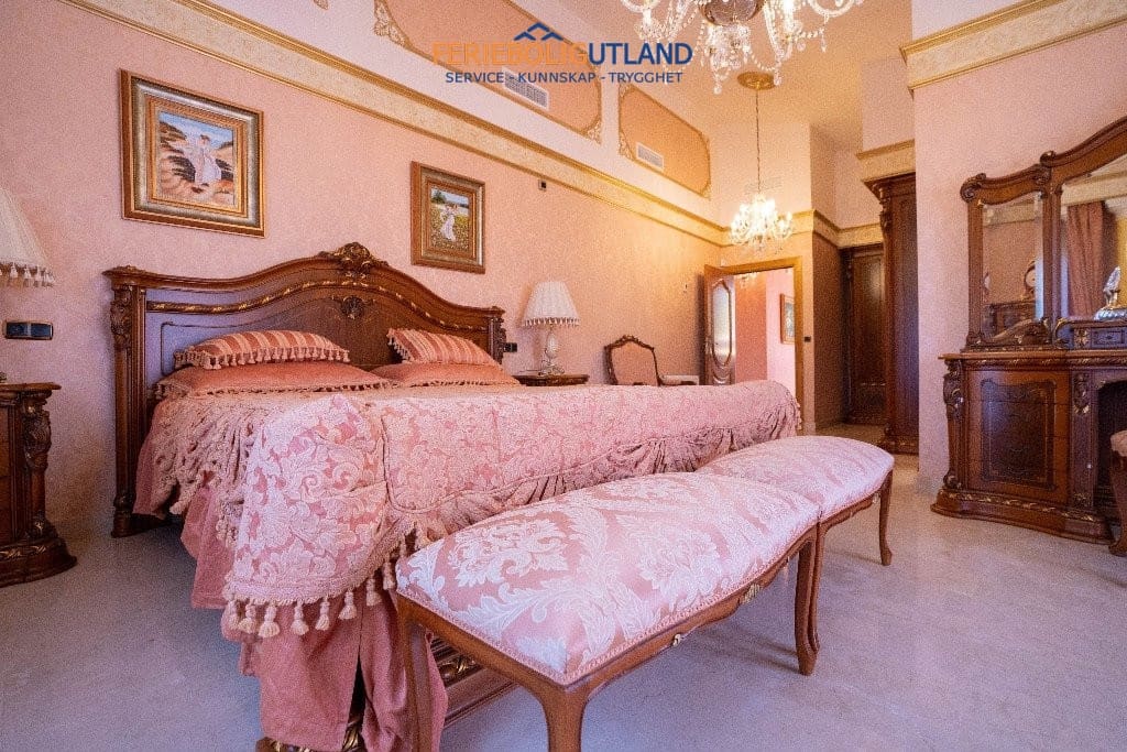 7 slaapkamer Villa te koop in Campoamor met zwembad garage - € 1.500.000 (Ref: 10006977)