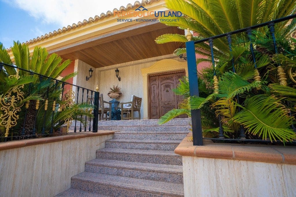 7 slaapkamer Villa te koop in Campoamor met zwembad garage - € 1.500.000 (Ref: 10006977)