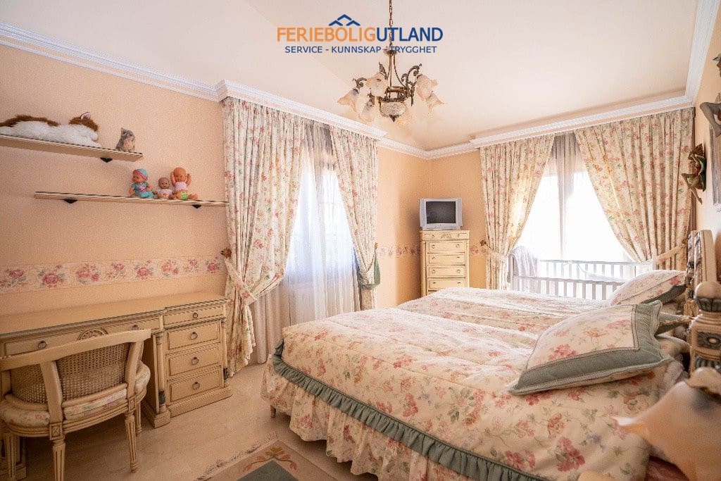 7 slaapkamer Villa te koop in Campoamor met zwembad garage - € 1.500.000 (Ref: 10006977)