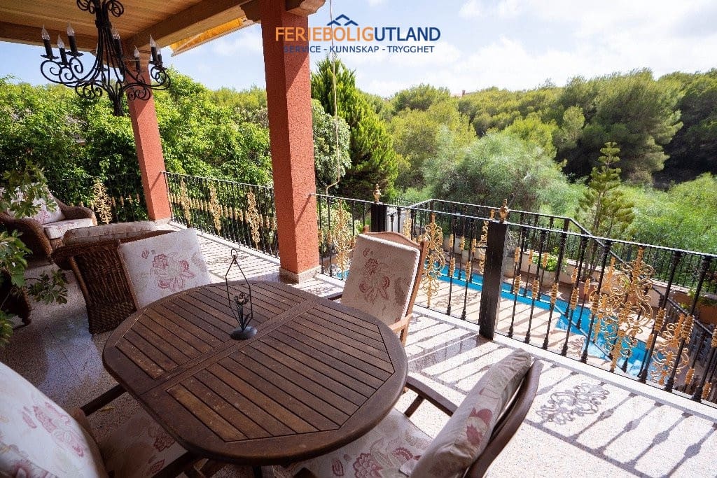 7 slaapkamer Villa te koop in Campoamor met zwembad garage - € 1.500.000 (Ref: 10006977)