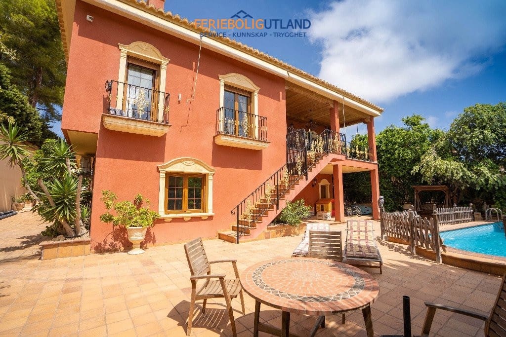 7 slaapkamer Villa te koop in Campoamor met zwembad garage - € 1.500.000 (Ref: 10006977)