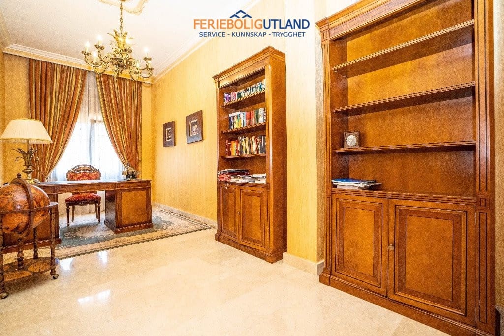 7 slaapkamer Villa te koop in Campoamor met zwembad garage - € 1.500.000 (Ref: 10006977)