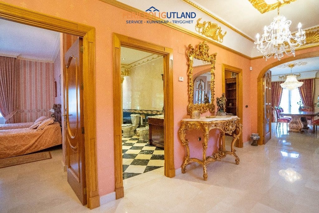 7 slaapkamer Villa te koop in Campoamor met zwembad garage - € 1.500.000 (Ref: 10006977)