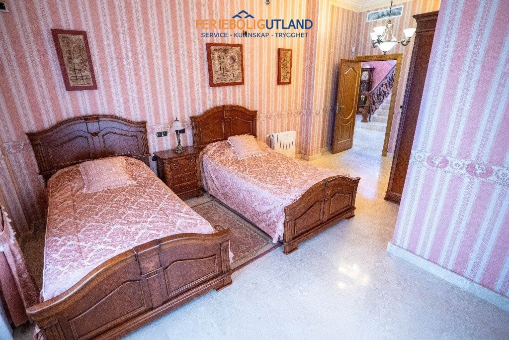 7 slaapkamer Villa te koop in Campoamor met zwembad garage - € 1.500.000 (Ref: 10006977)