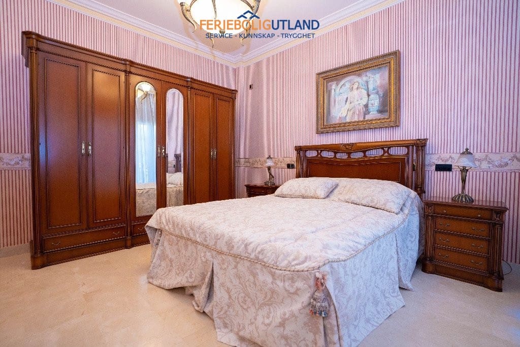 7 slaapkamer Villa te koop in Campoamor met zwembad garage - € 1.500.000 (Ref: 10006977)