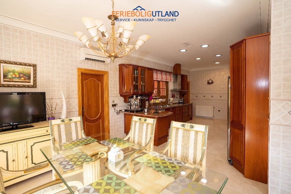 7 slaapkamer Villa te koop in Campoamor met zwembad garage - € 1.500.000 (Ref: 10006977)