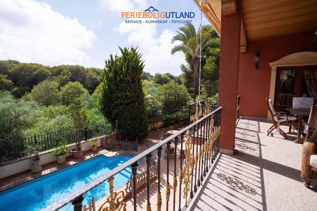 7 slaapkamer Villa te koop in Campoamor met zwembad garage - € 1.500.000 (Ref: 10006977)