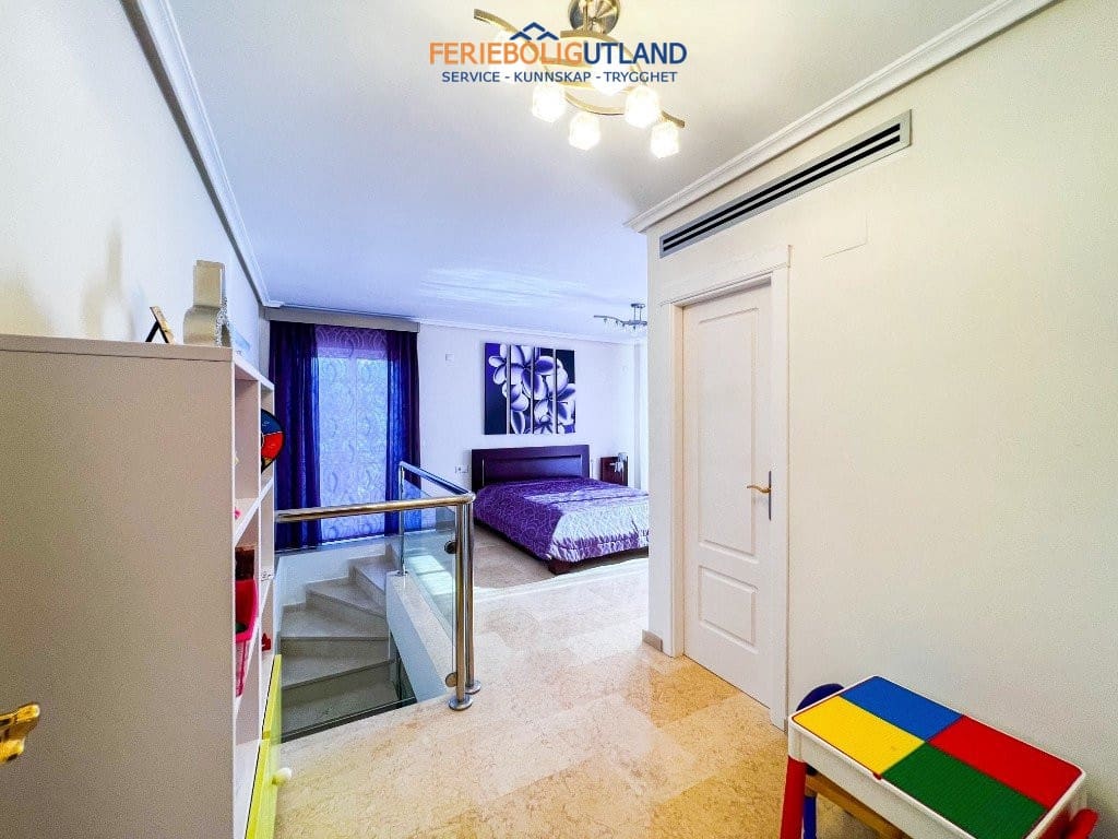 5 sypialnia Willa na sprzedaż w La Mata z basenem garażem - 1 170 000 € (Ref: 10006978)